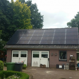 Zonnestroom; 24 pv-panelen 270 wp glas glas Solarwatt/Nefit